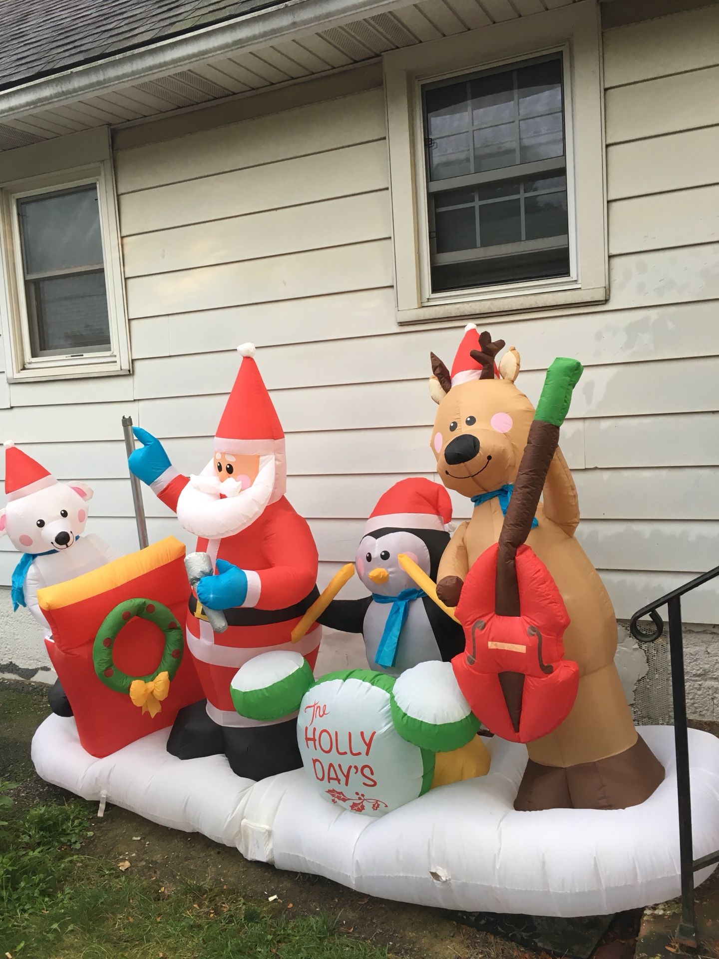 10ft long Gemmy Animated musical Christmas santa band Airblown