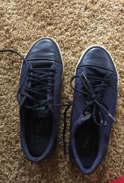 BOYS SIZE 7.5 POLO SHOES. BLUE