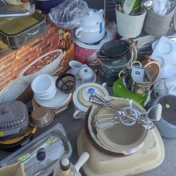Huge Set Of Kitchen Items
