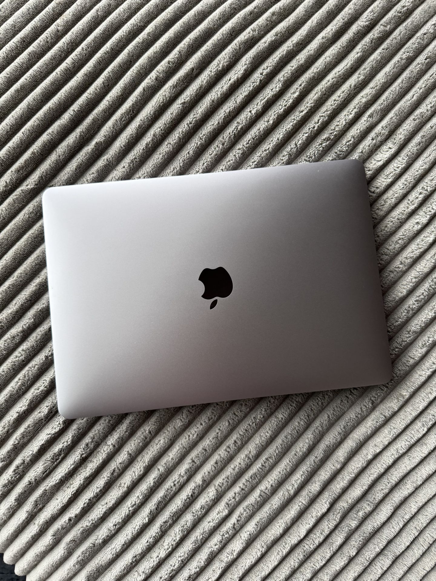 APPLE MacBook Air 13’ M1 2020