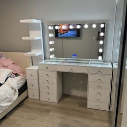 Hollywood Bluetooth Mirror With Vainty Desk 
