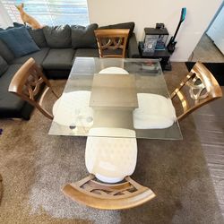 Like New Dinning Room Table (used) Comes With 4 Chairs. 