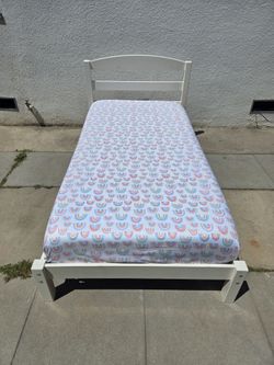Twin size bed