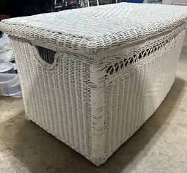 WICKER HAMPER