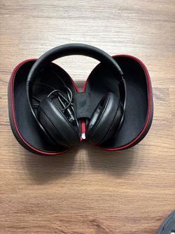 Beats Studio 3 Wireless Headphones with Case