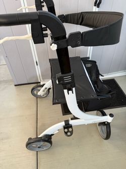 Nitro euro style rollator walker