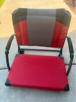 2 Foldable Stadium Chairs