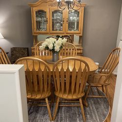 Solid Oak Hutch And Dining Room Table Set 