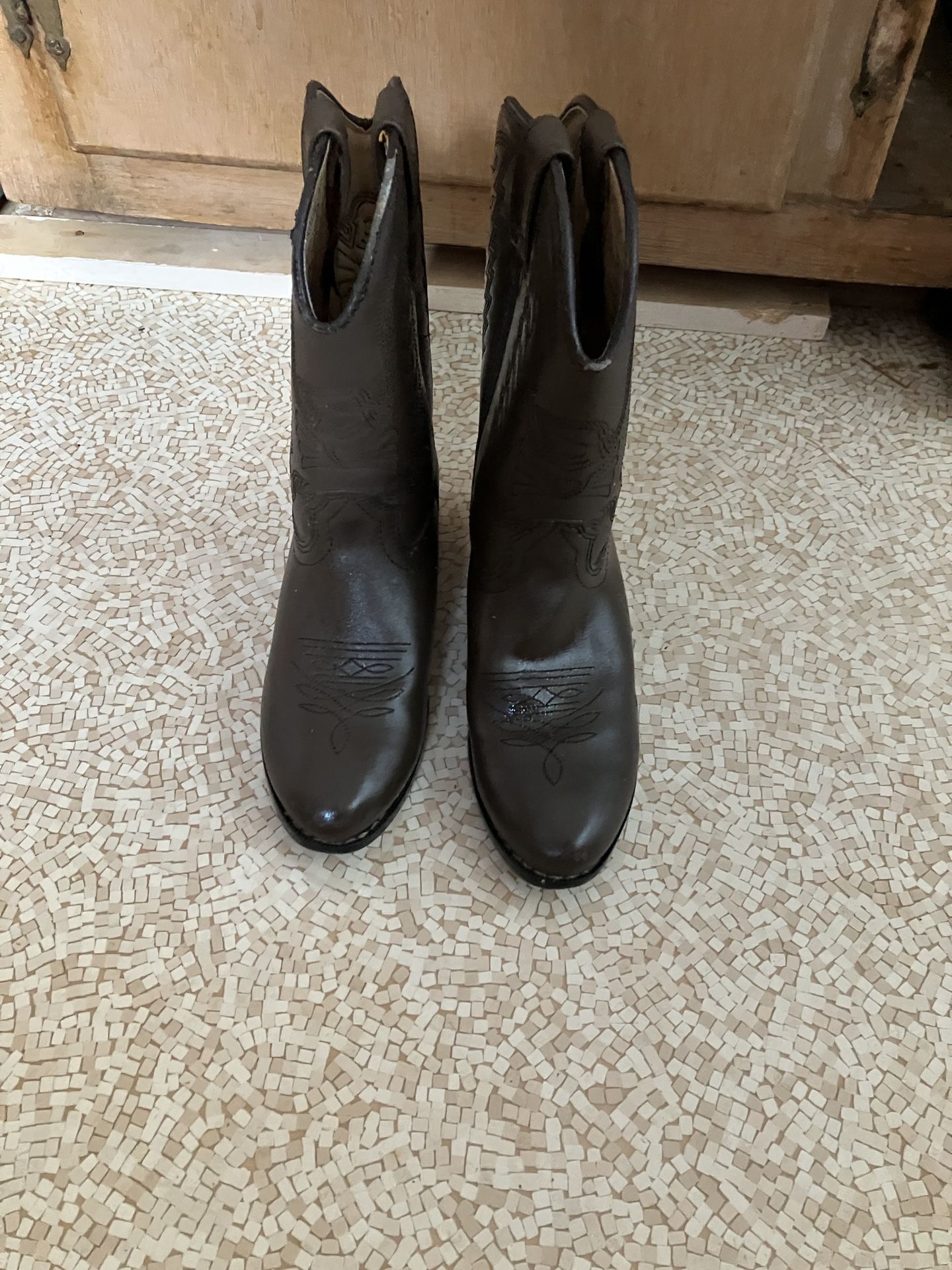 Kids Durango Boots. brown In Color. Size 2D