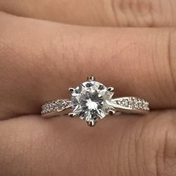 VVS1 Moissanite Engagement Ring