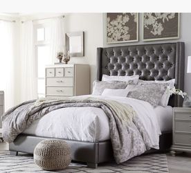 Coralayn Grey Panel Bedroom Set Queen Size