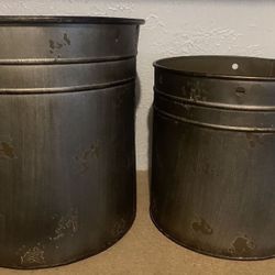 2 Metal Planters  1-10” 1-8” (Indoor/outdoor)