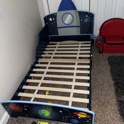 Toddler Rocketship Bed / Mattress / pictures
