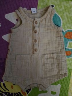 Old navy  romper 0-3