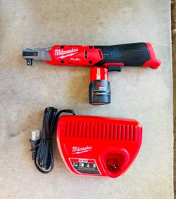 Milwaukee M12 FUEL 12V Lithium-Ion Compact 3/8 in. Cordless Ratchet + 2AH Battery & Charger New