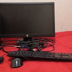 Pc For Sale With Evrything Computer, Mouse, Keyboard, And All The Items
