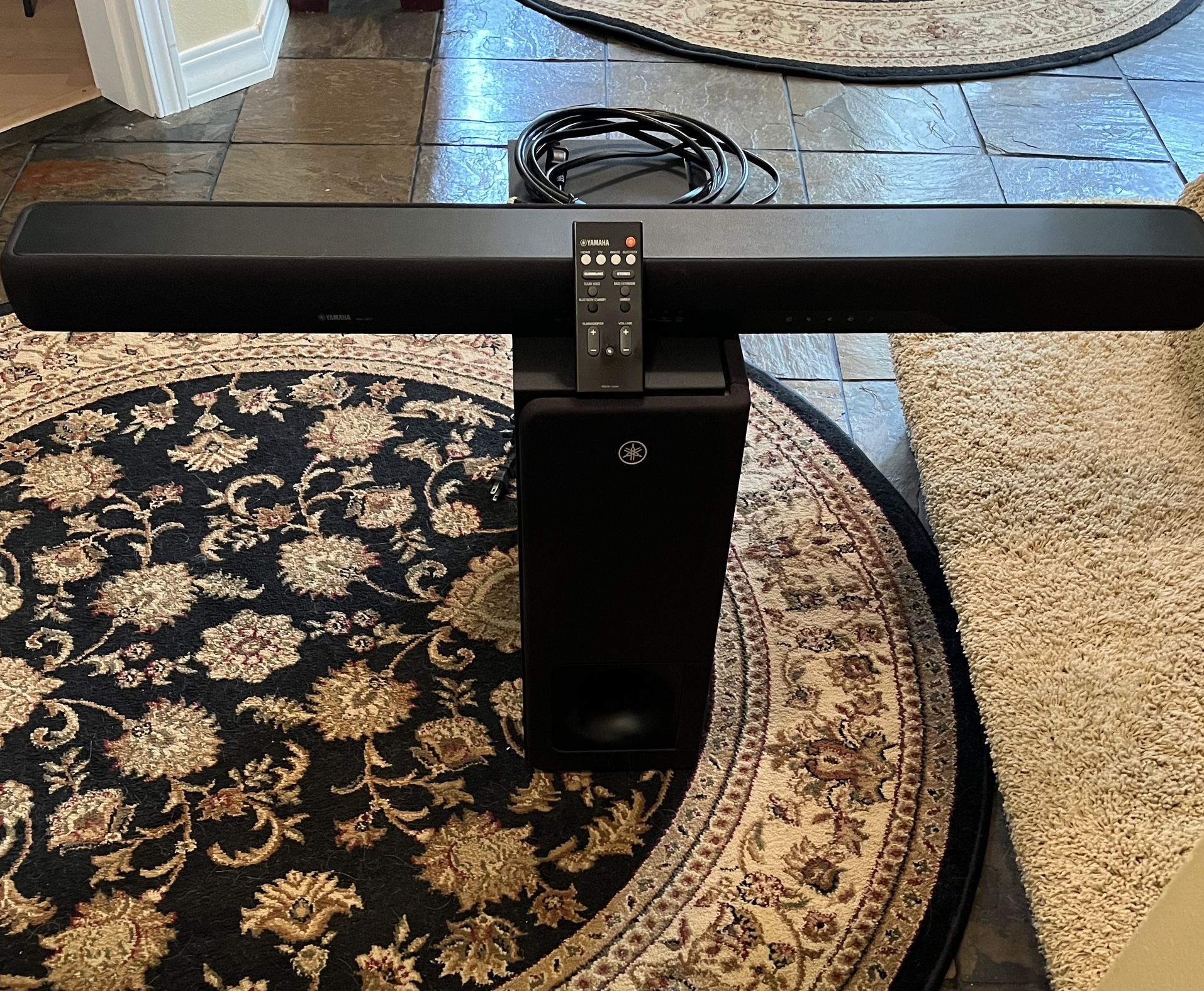 Yamaha Soundbar and Subwoofer 