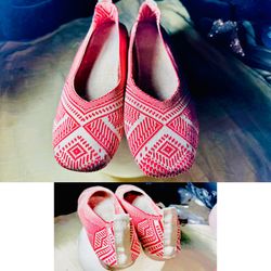 Vibrant knitted Ballet flats. Fits 8-9.5 ruby/cream tones by RVROVIC