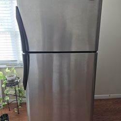 Frigidaire Refrigerator 