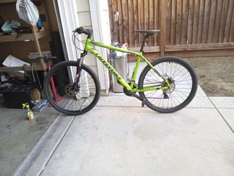 Cannondale Catalyst mens mountain bike 27.5"