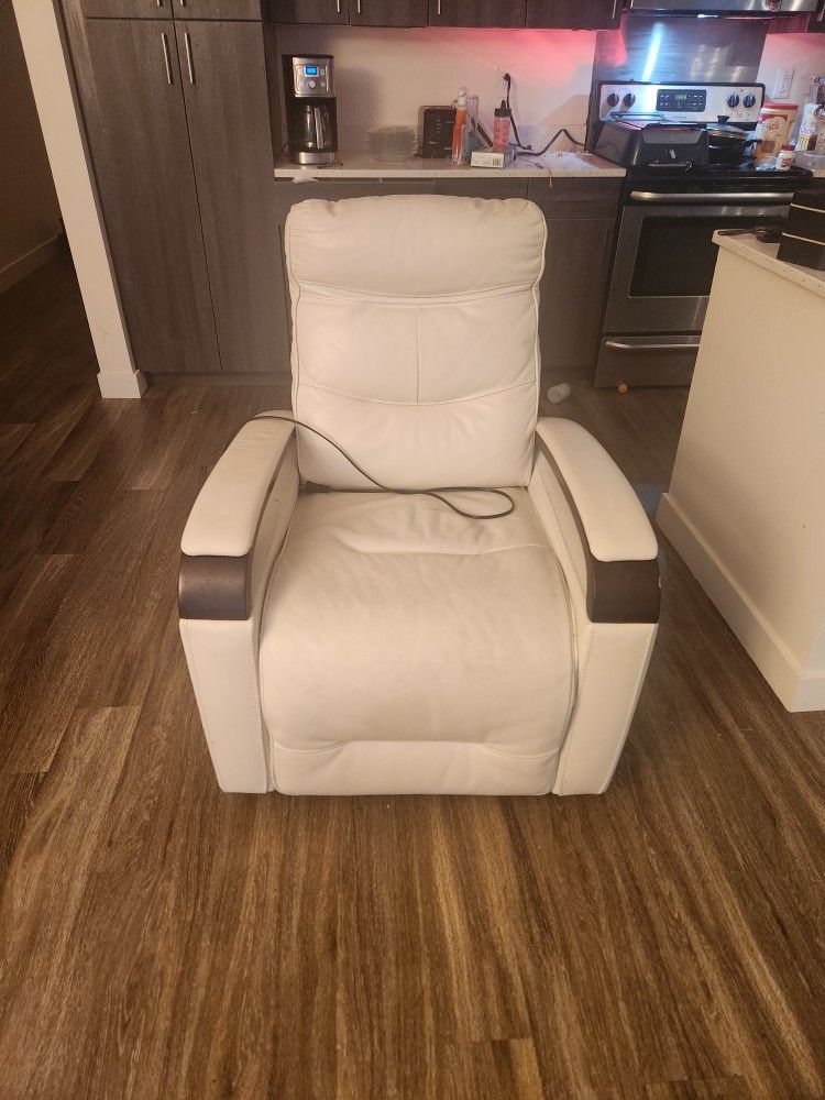 Costco Leather Power Recliner – Modern Comfort
Price: $350 OBO