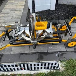 dewalt-miter-Saw 