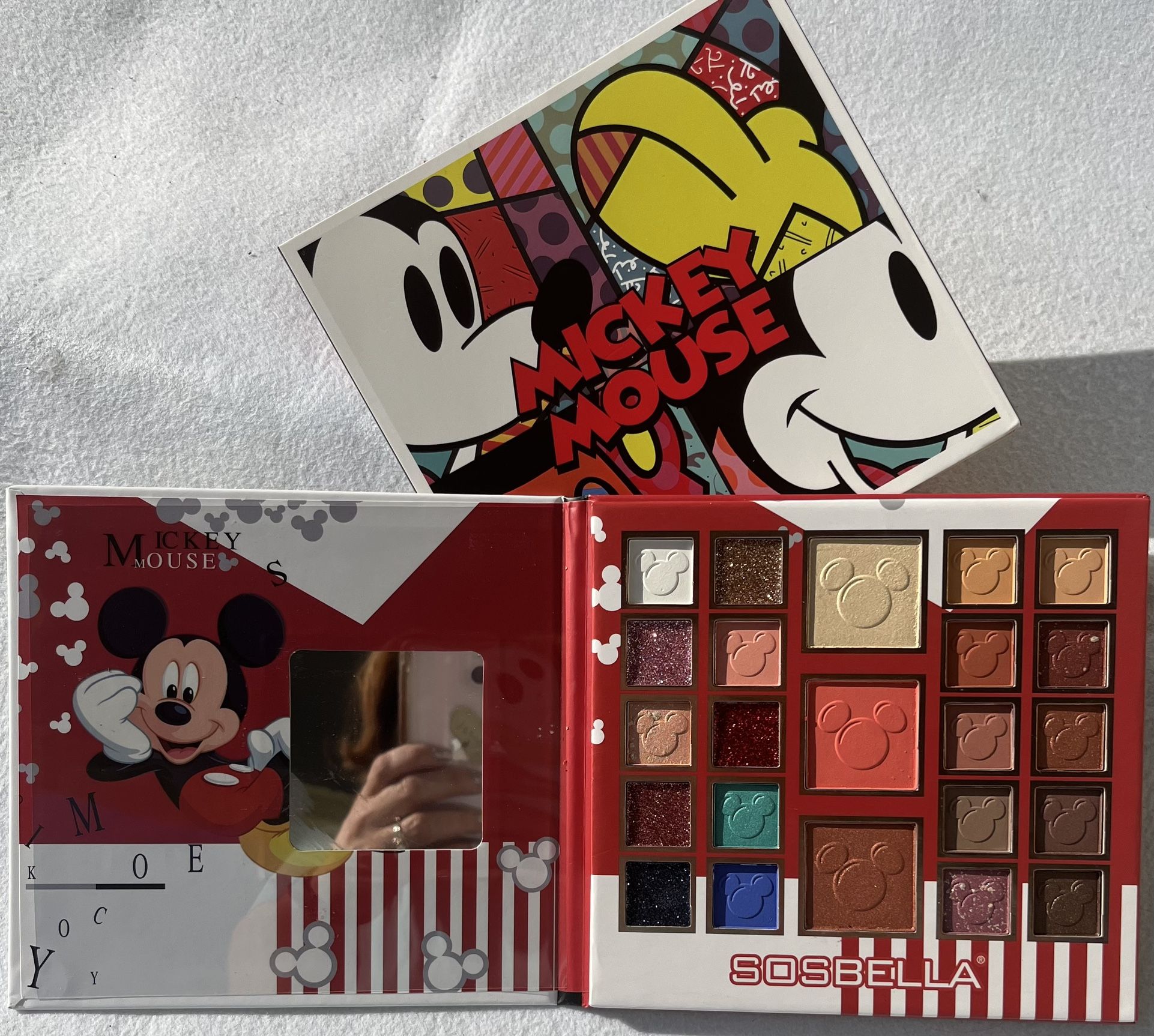 New 20 Eyeshadow/ 2 Highlighter/1 Blush pallet beautiful colors with its box