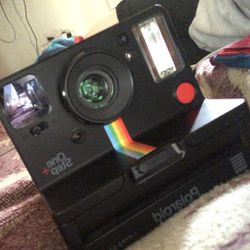 polaroid camera 