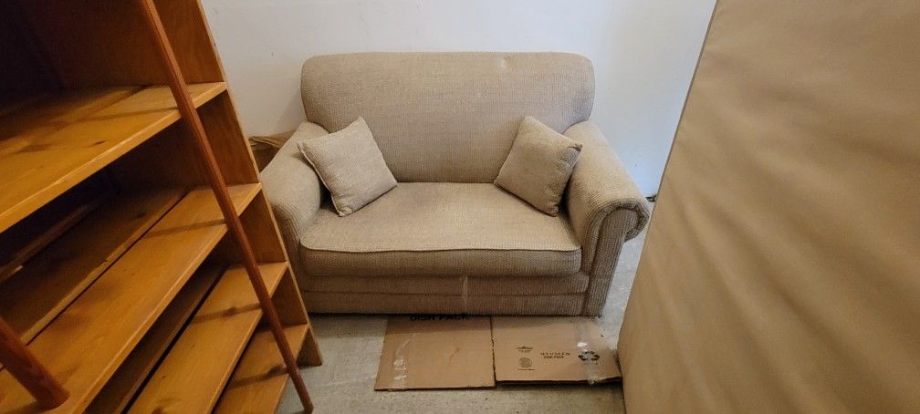 Loveseat Hide-a-bed