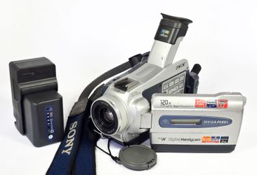 Sony Handycam DCR-TRV27 MiniDV Digital Camcorder w/ Carl Zeiss Lens & Night Shot w/ 3 NEW Cassettes!