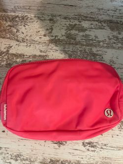 Lululemon Everywhere Belt Bag