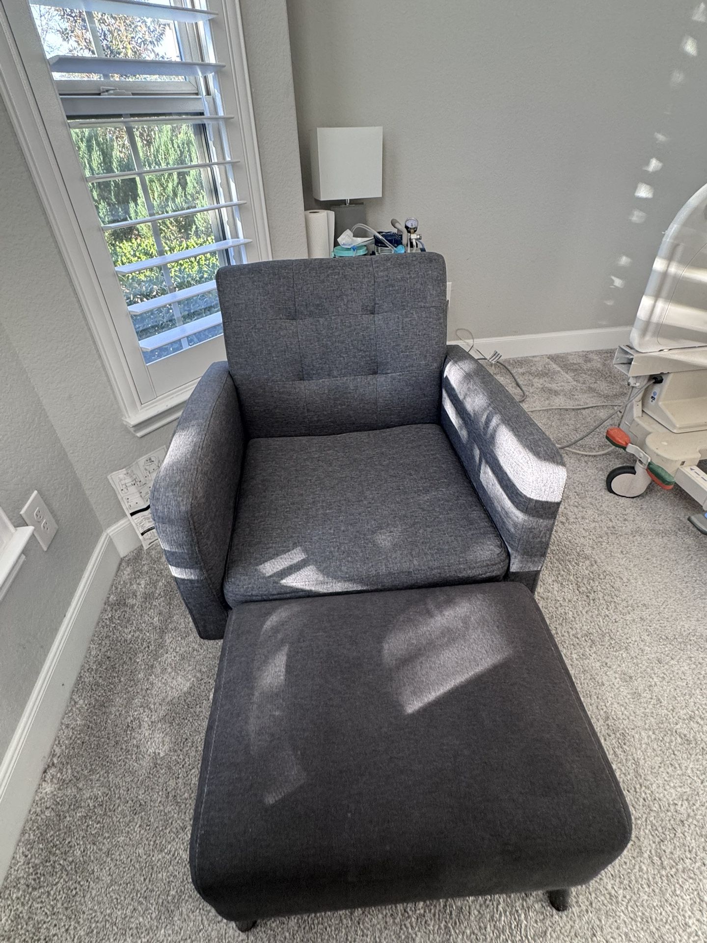 ✨ Modern Grey Accent Chair – Excellent Condition! ✨