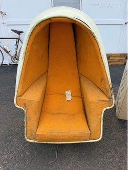 70’s  ORIGINAL Fiberglass Egg Chair White On Pedestal Mid-central