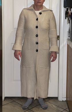 Victoria’s Secret by: Moda International Wool & Acrylic High End Long Sweater/Coat Cream color, size Medium