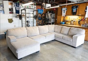 Free Delivery! Gray Sectional Couch Sofa Chaise Foot Rest Ottoman Ashley Furniture U Shape