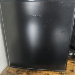 Mini fridge W/Freeze Tray