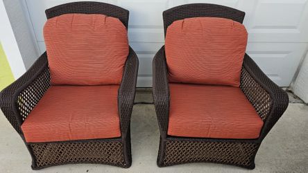 2 Chairs patio