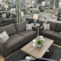 Sofa & Loveseat W Pillows 