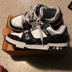Louis Vuitton Trainer Sneaker 