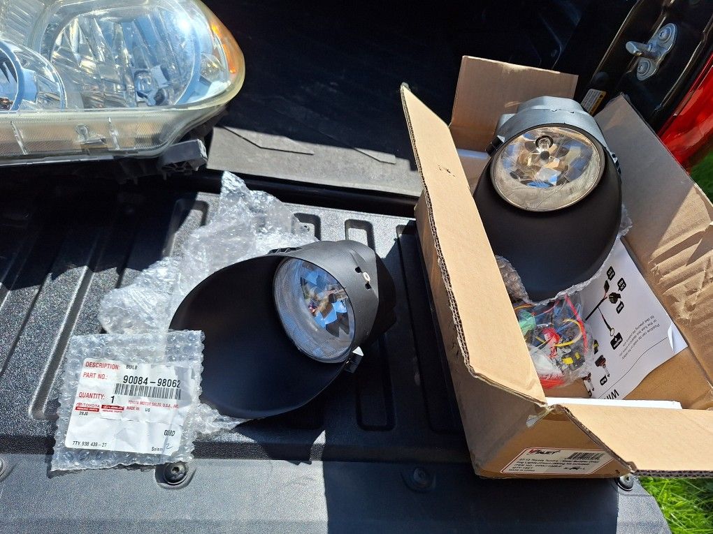 07-13 Toyota tundra And Toyota Sequoia fog light Kit New in box
