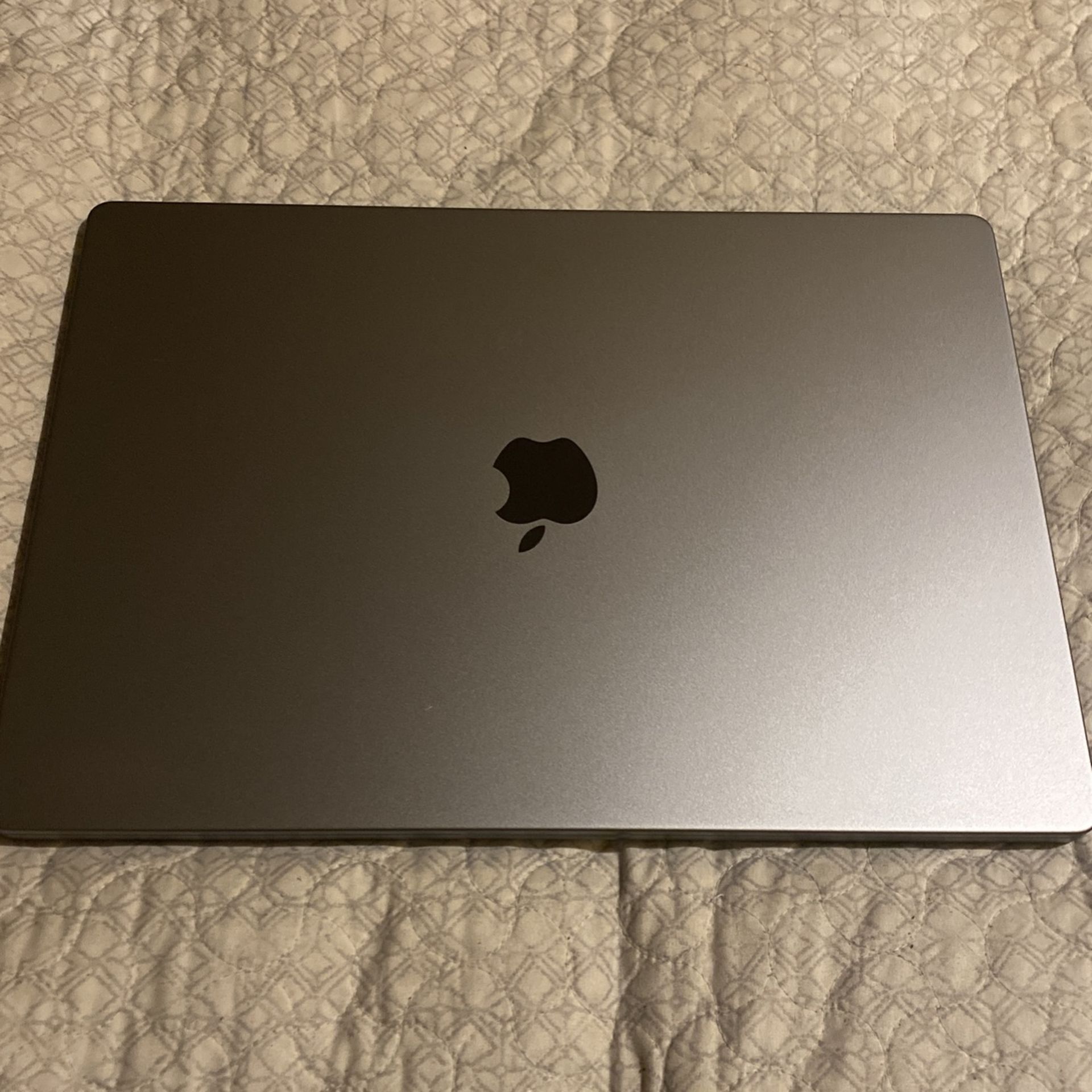 2021 APPLE MACBOOK PRO M1 PRO 16IN W/16GB RAM 512GB SSD