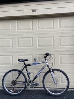 Diamondback Outlook Mountain Bike – 26” Wheels – 21-Speed – Aluminum Frame Men’s Bicycle 