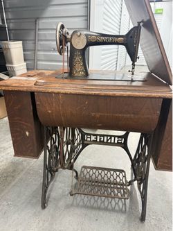 Vintage Singer Treadle Sewing Machine with Original Oak Cabinet