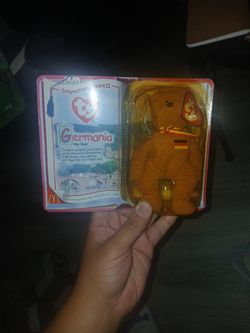 Germania" Beanie Baby, part of the International Bears II series