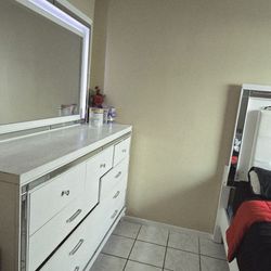 Mueble De Ropa Con Luz  Bonito Usado