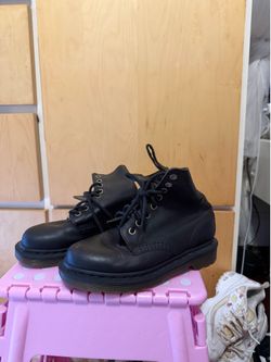 DR. MARTENS BOOTS