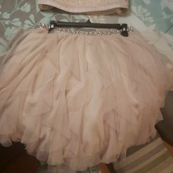 BEAUTIFUL 2 PC FANCY TOP & SKIRT