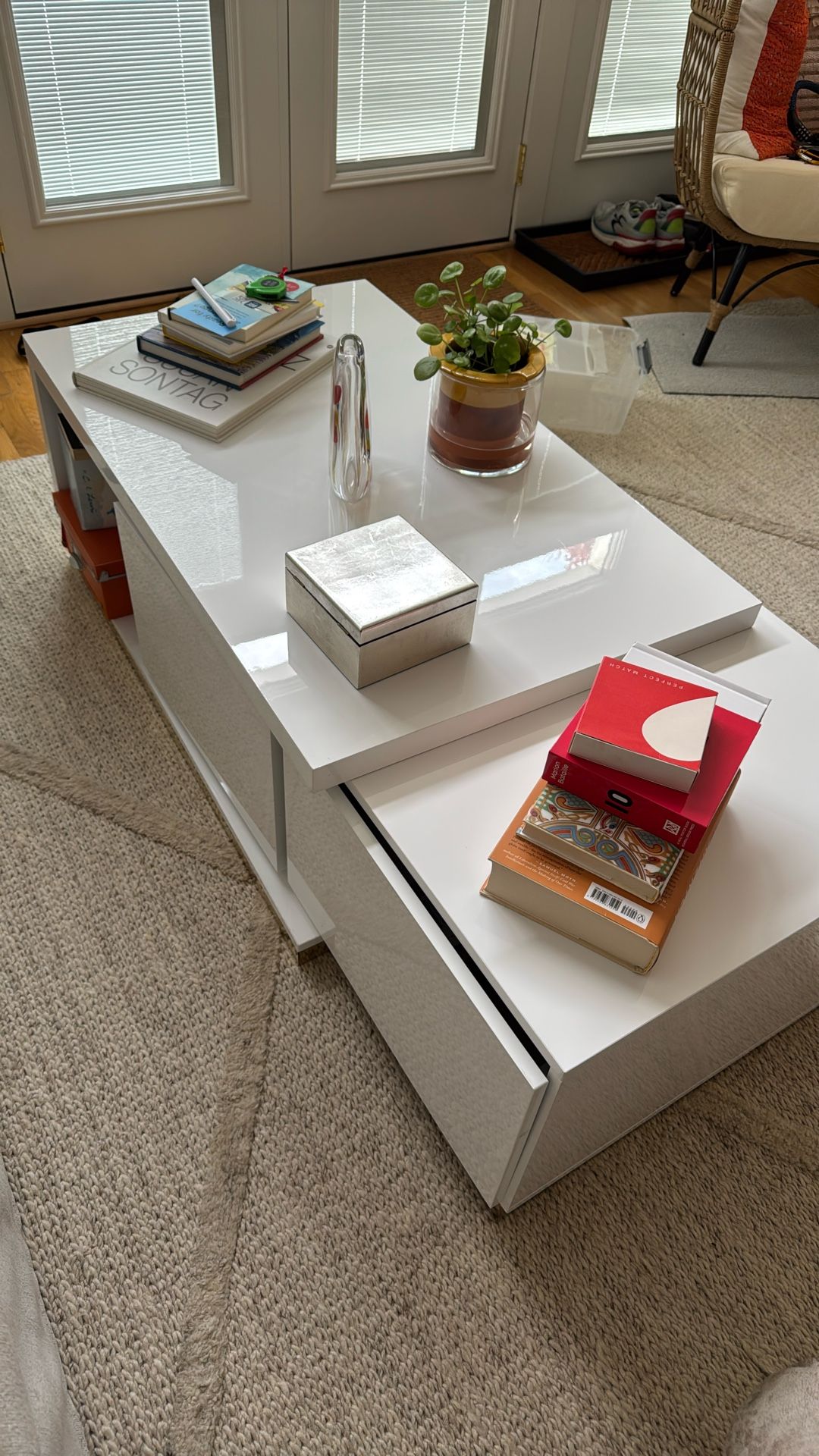 Coffee Table In Bright White - Extendable