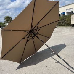 Large Beige Patio Garden Hand Crank Umbrella! Good condition! 93” tall 116” diameter