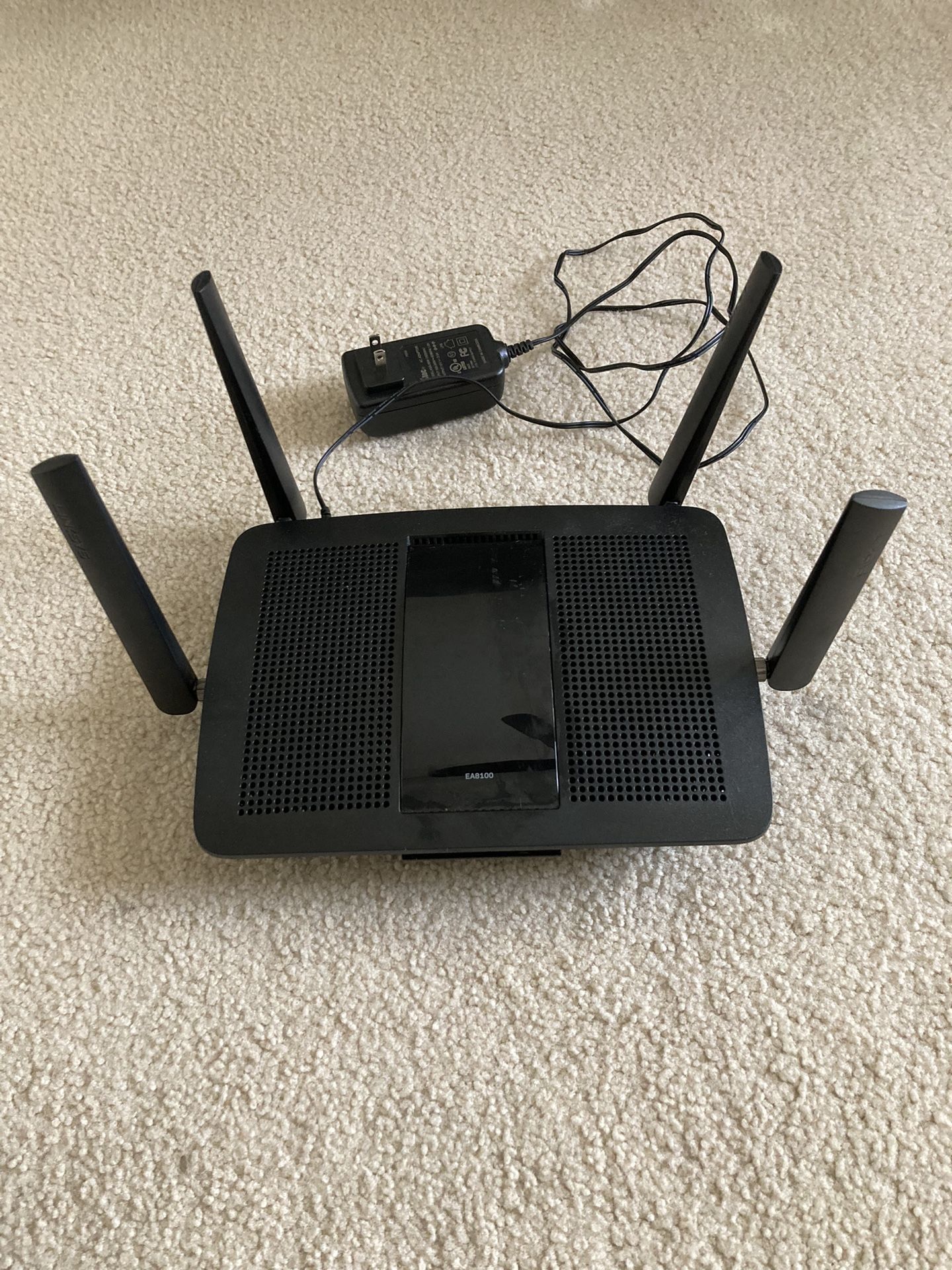 Link Sys Dual Band Router EA8100 